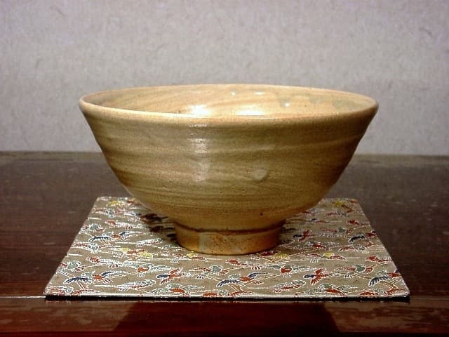 酒津焼　武者小路千家 有隣斎宗匠　書付 銘・女郎花　茶碗　無傷　共箱　保証。