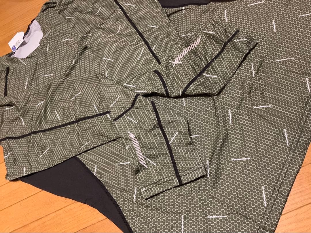 【確認画像】ハイネックUVウエア　消臭ウエア　冷感ストレッチ　スポーツ　ゴルフ