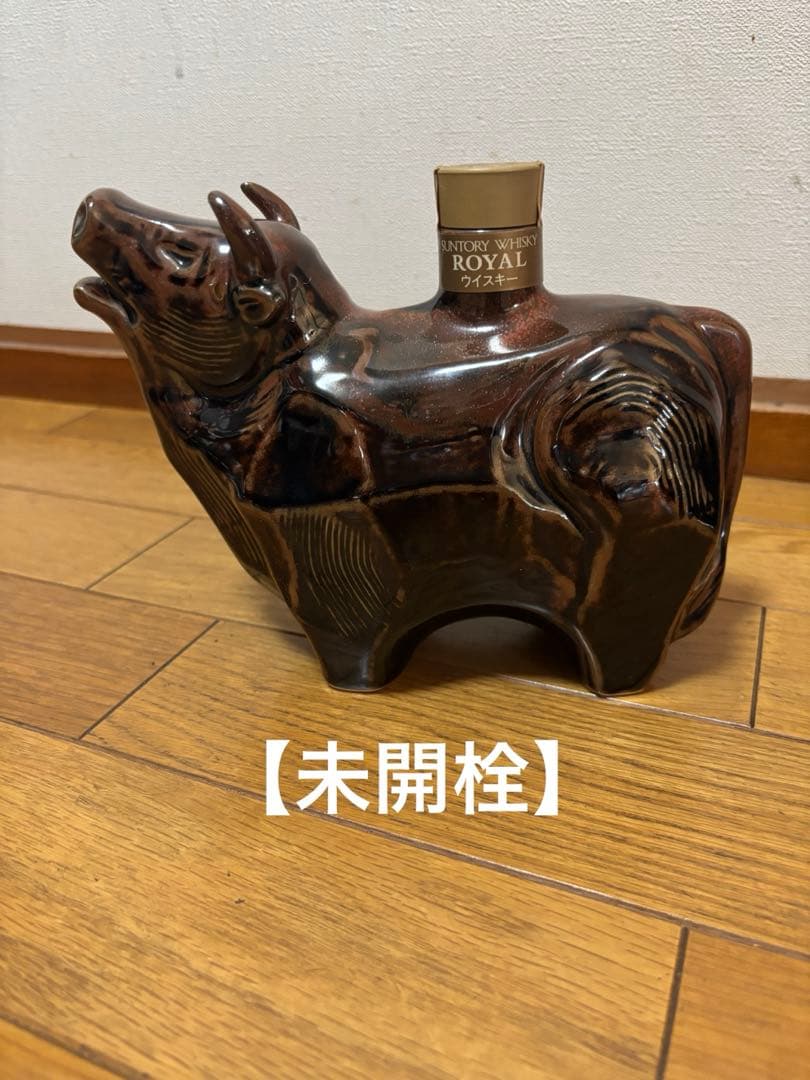【未開栓】干支 丑 牛型 陶器 ウイスキー サントリー ローヤル12年