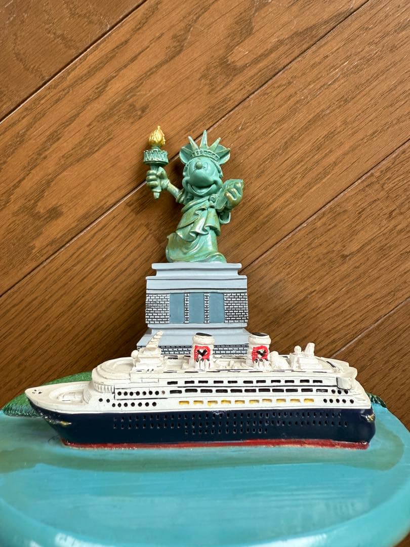 ディズニークルーズ　ニューヨーク　ミニー　置物　自由の女神