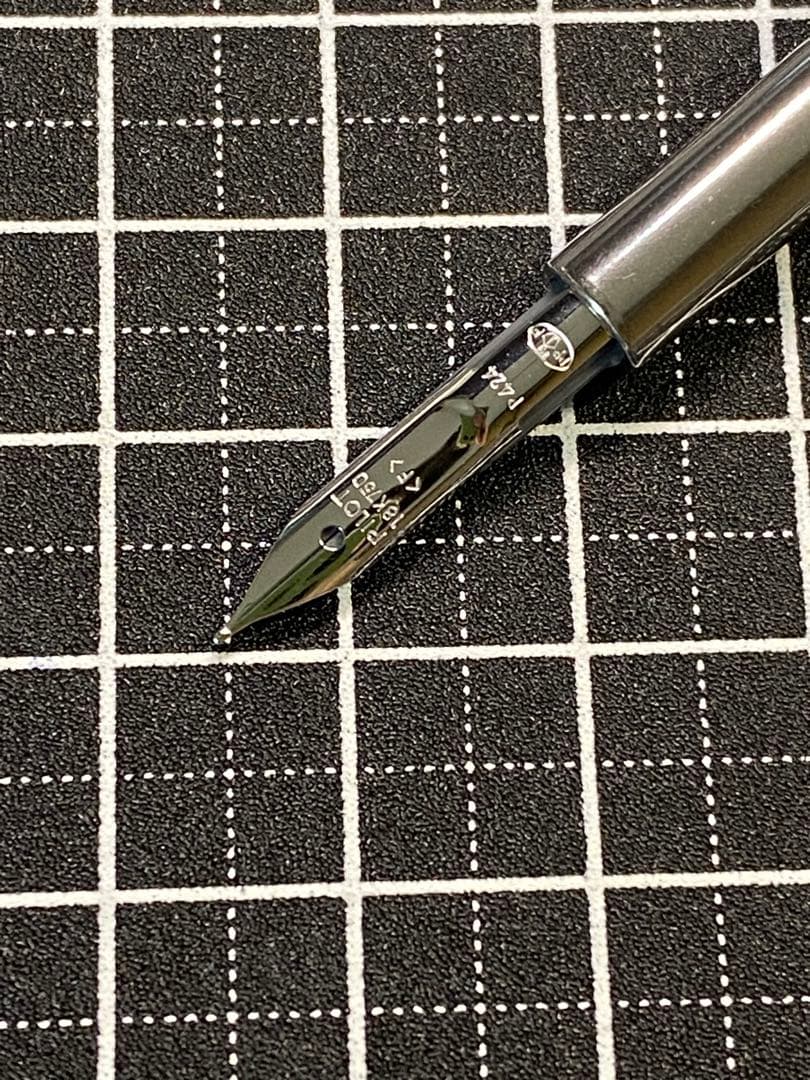 PILOT CAPLESS decimo KEGON 万年筆　字幅F
