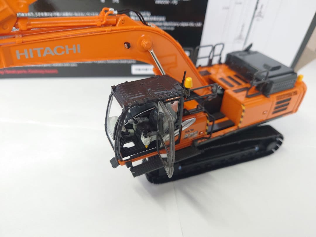 日立建機　 HITACHI　ZAXIS330LC テレスコクラム仕様機　1/50