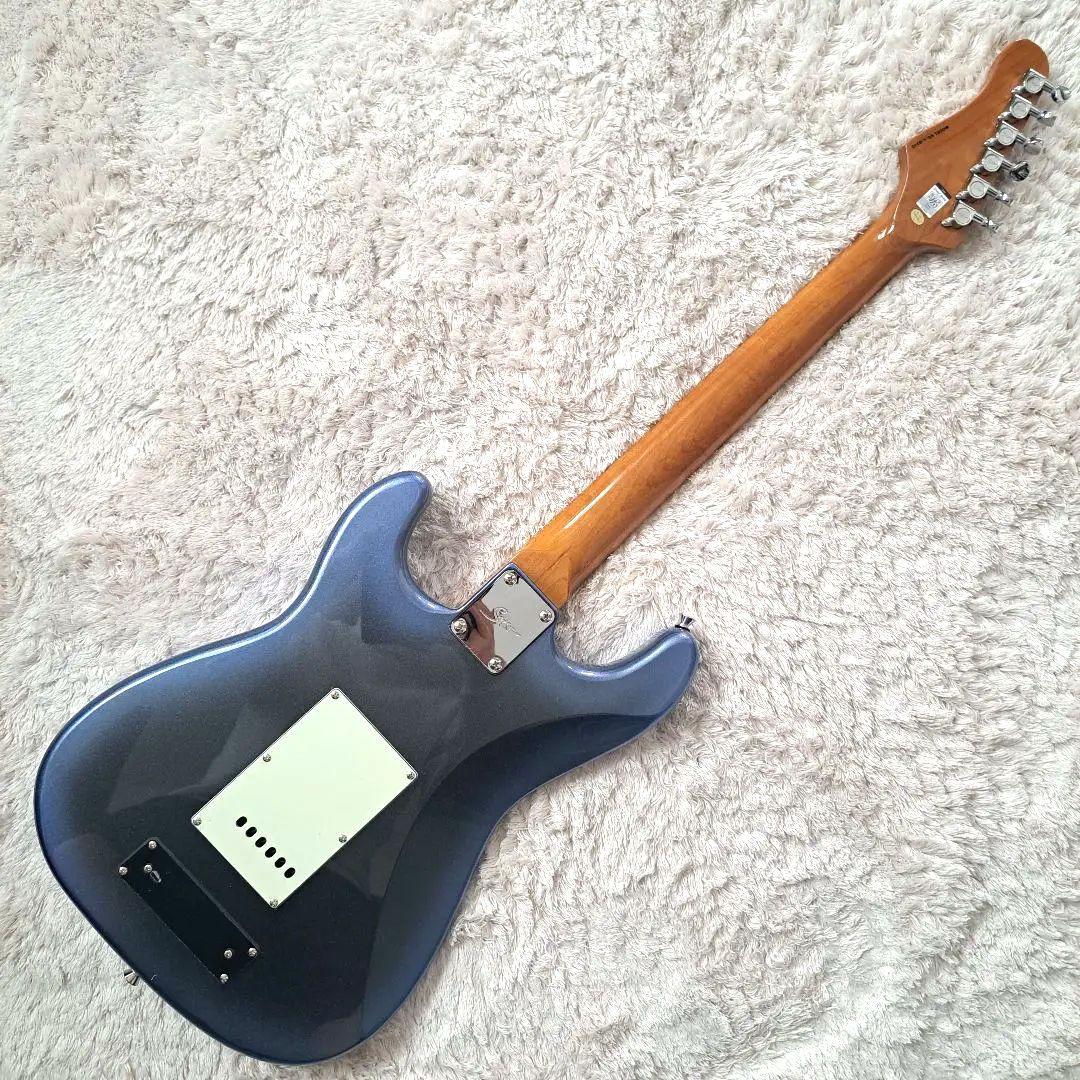 高品質アルダー材とローステッドメイプルネックを採用したプロ仕様のスマートギター