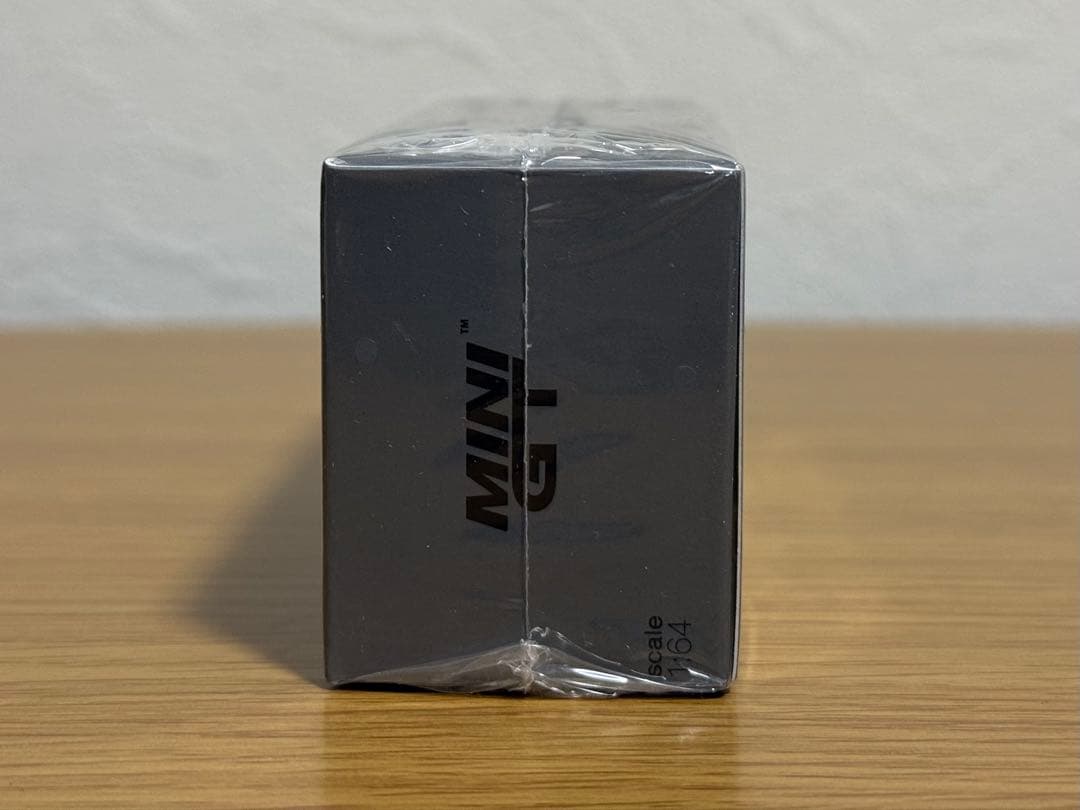 新品未開封 ブガッティ シロン 1/64 MINI GT ミニカー Chiron