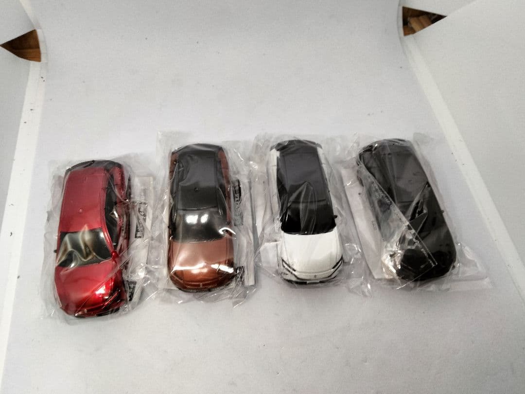 トヨタ　クラウンスポーツ　かぷえぼ　カプセルトイ　ガチャガチャ　カラーサンプル