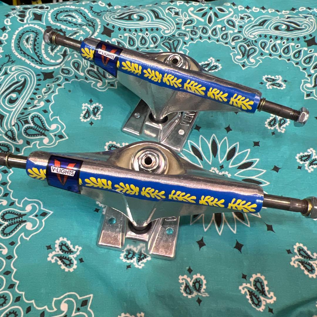 ベンチャー　V-Lights スケートボード トラック5.2HI