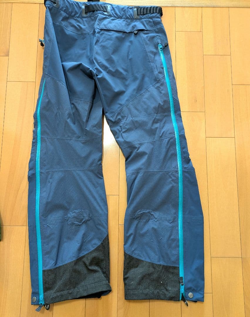 人気ホグロフス GORE-TEX上下セット　Ｓサイズ　スキー・スノーボードウエア