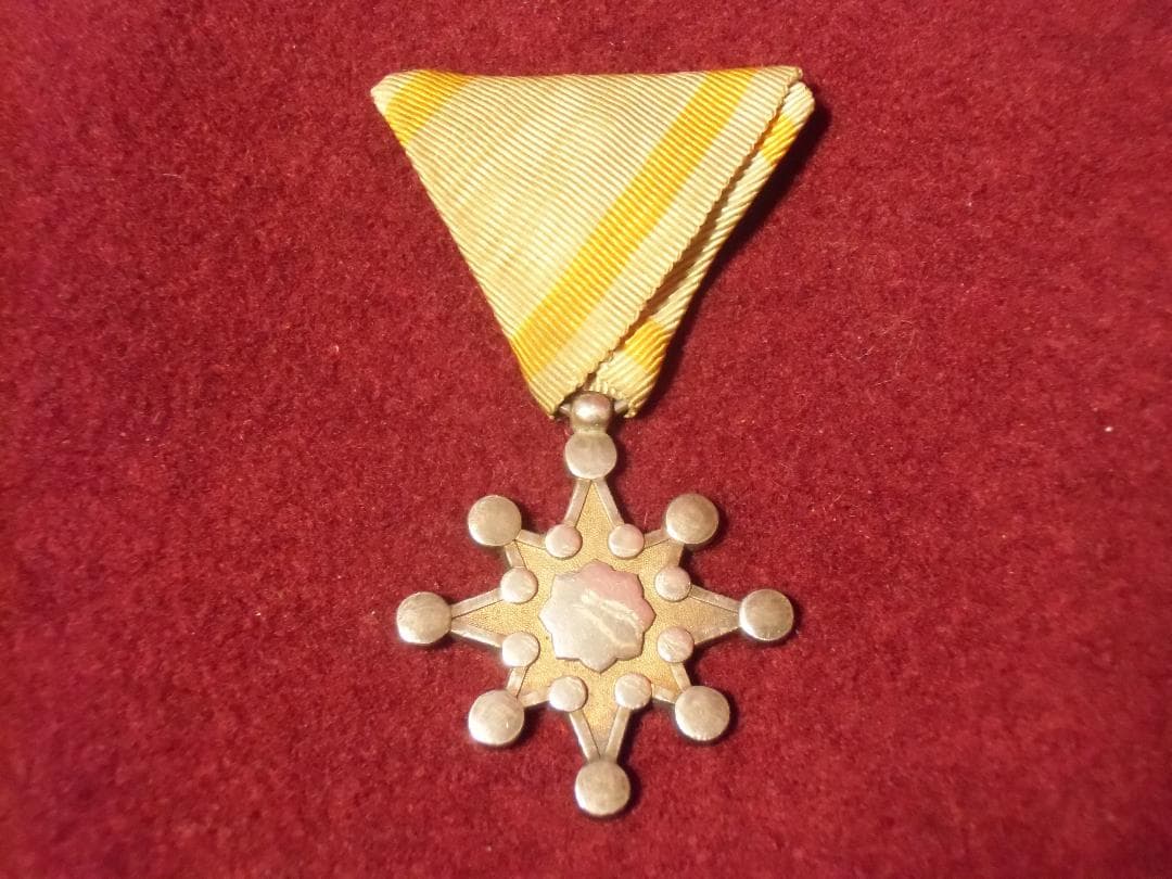 ●日本の勲章/日本軍/徽章＊平田造＊明治の勲八等瑞宝章（実物）