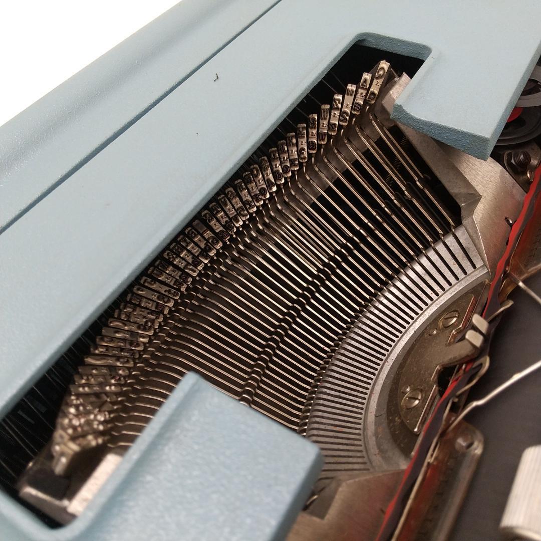 2817番 Olivetti オリベッティ Studio 46 タイプライター
