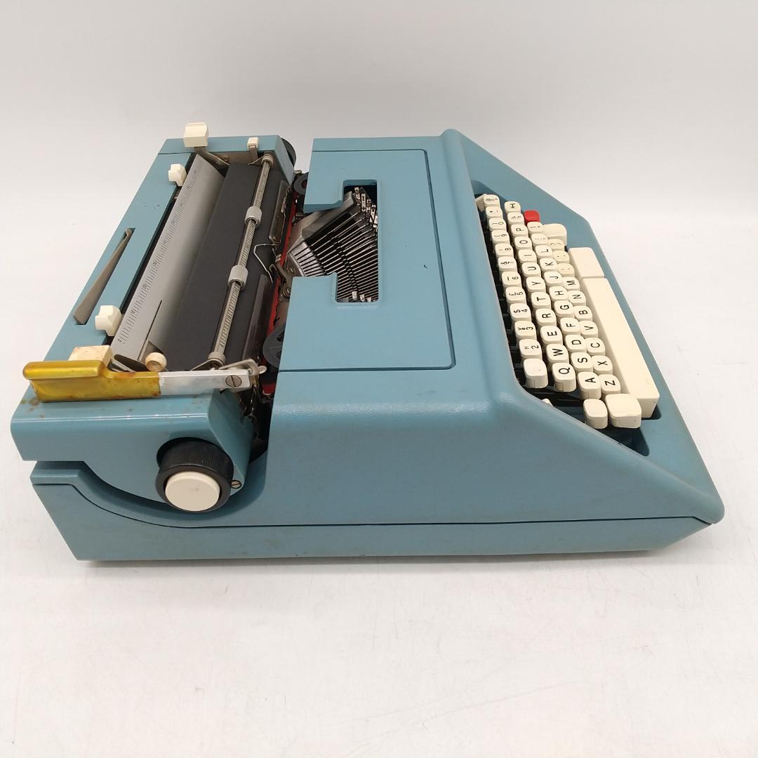 2817番 Olivetti オリベッティ Studio 46 タイプライター