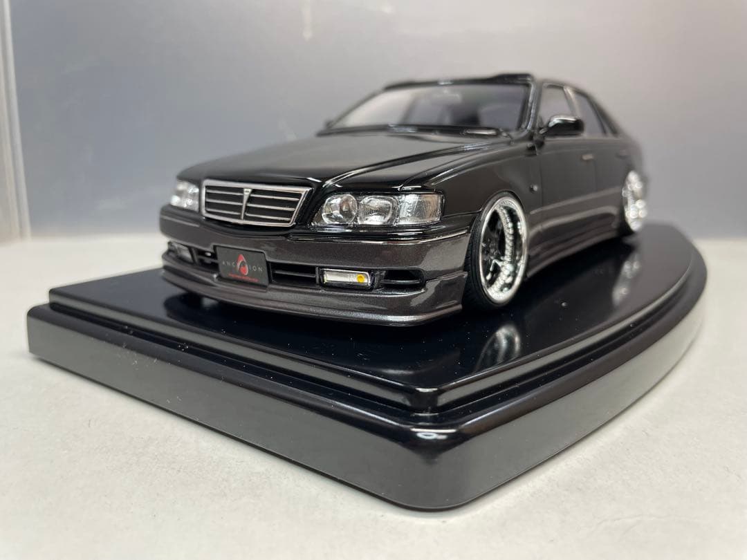 アオシマ　1/24プラモデル完成品 Y33シーマ