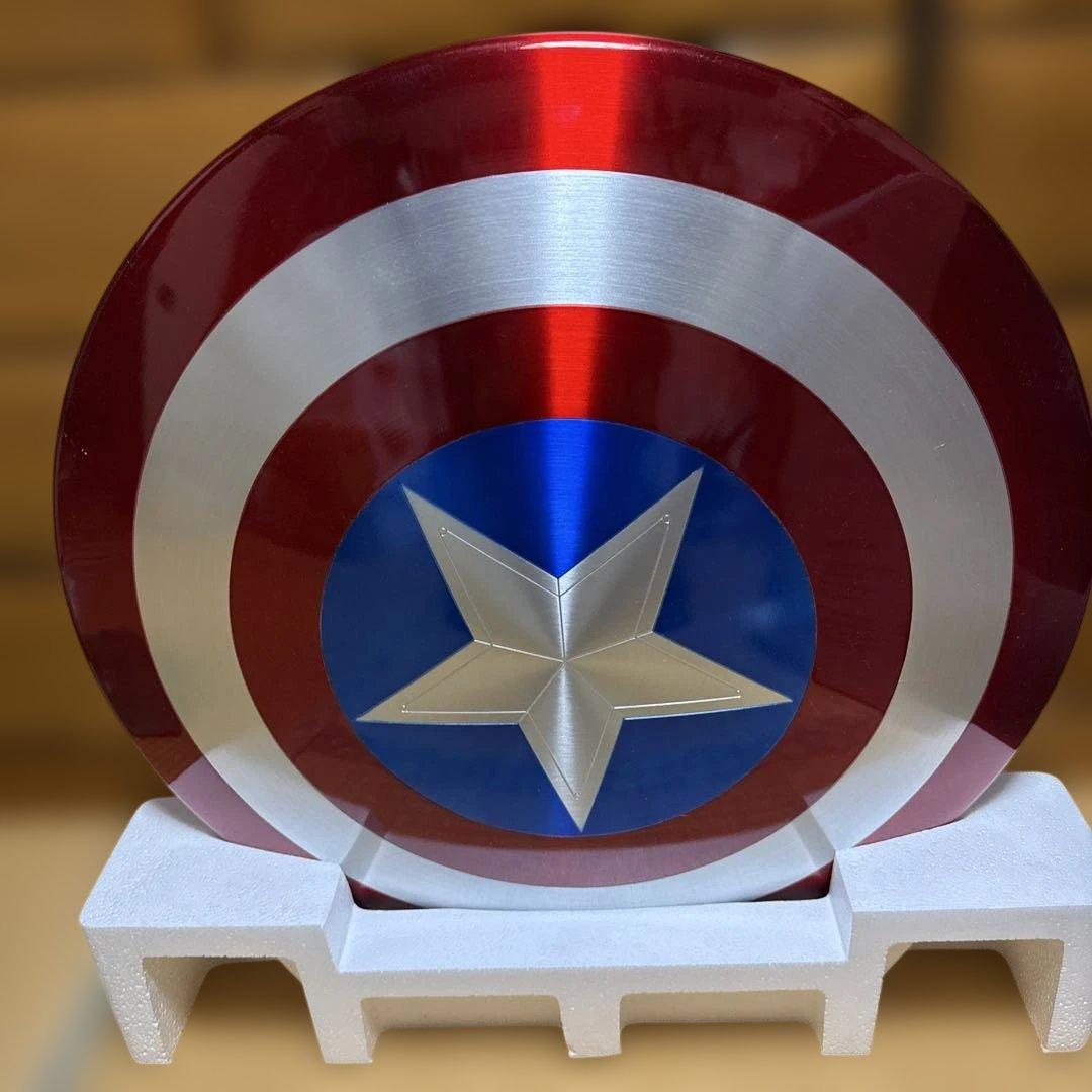 キャプテンアメリカのシールド 75周年記念版。