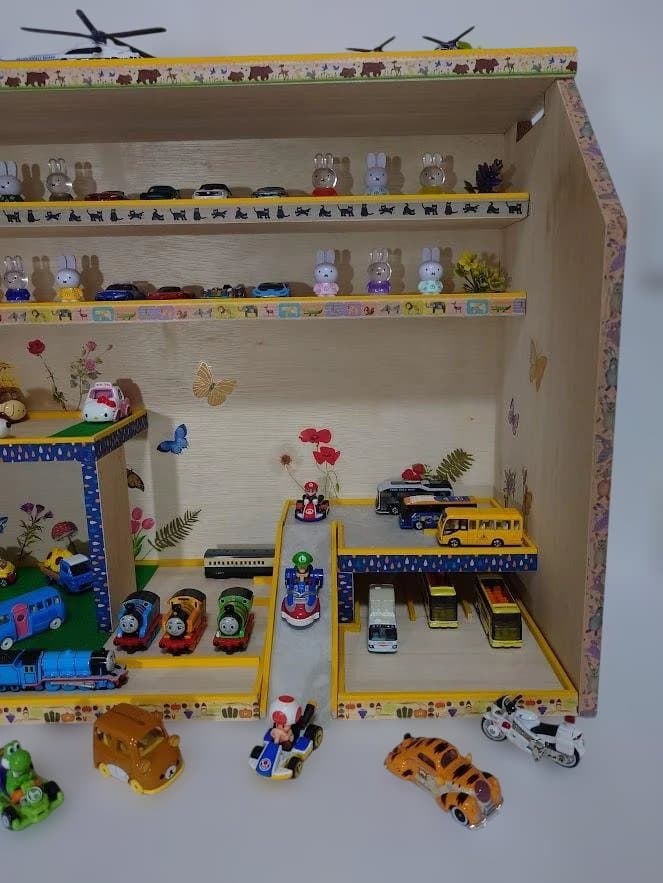 トミカ木製手作り駐車場（ビッグイエロ－）BY04