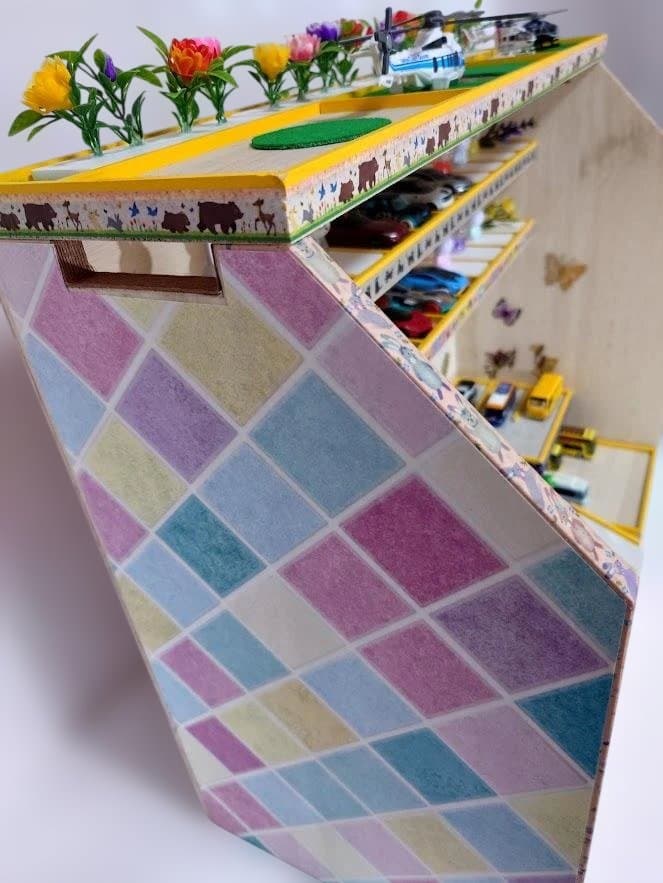 トミカ木製手作り駐車場（ビッグイエロ－）BY04