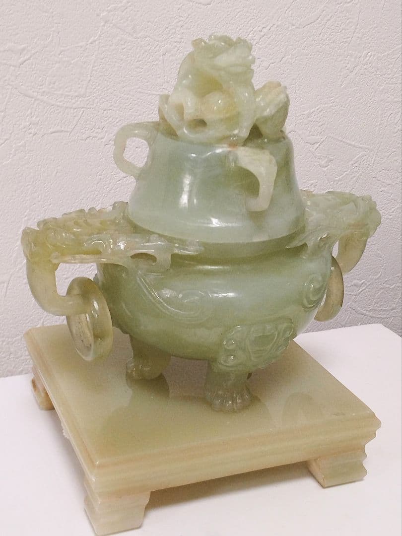 翡翠玉石香炉彫刻台座付き置物