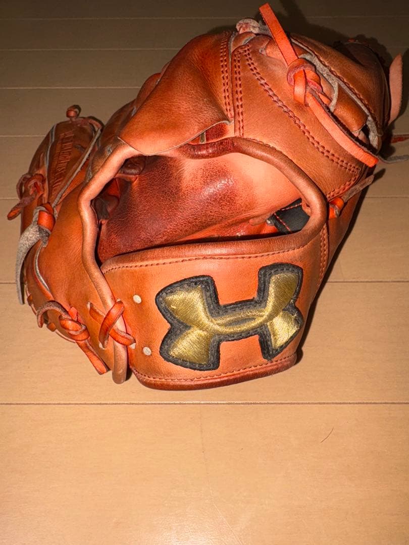 【期間限定価格】アンダーアーマー　硬式グラブ　右投手用