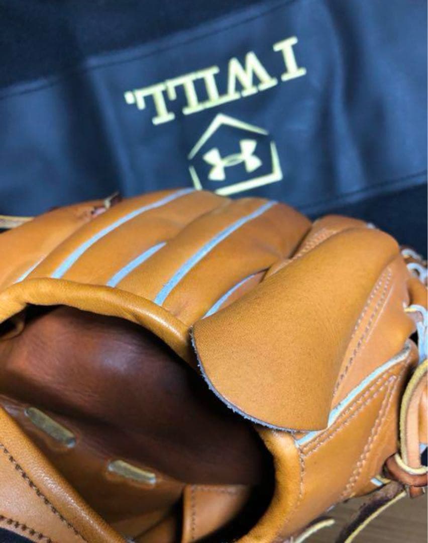 アンダーアーマー　硬式　グローブ　投手用　収納袋付き！