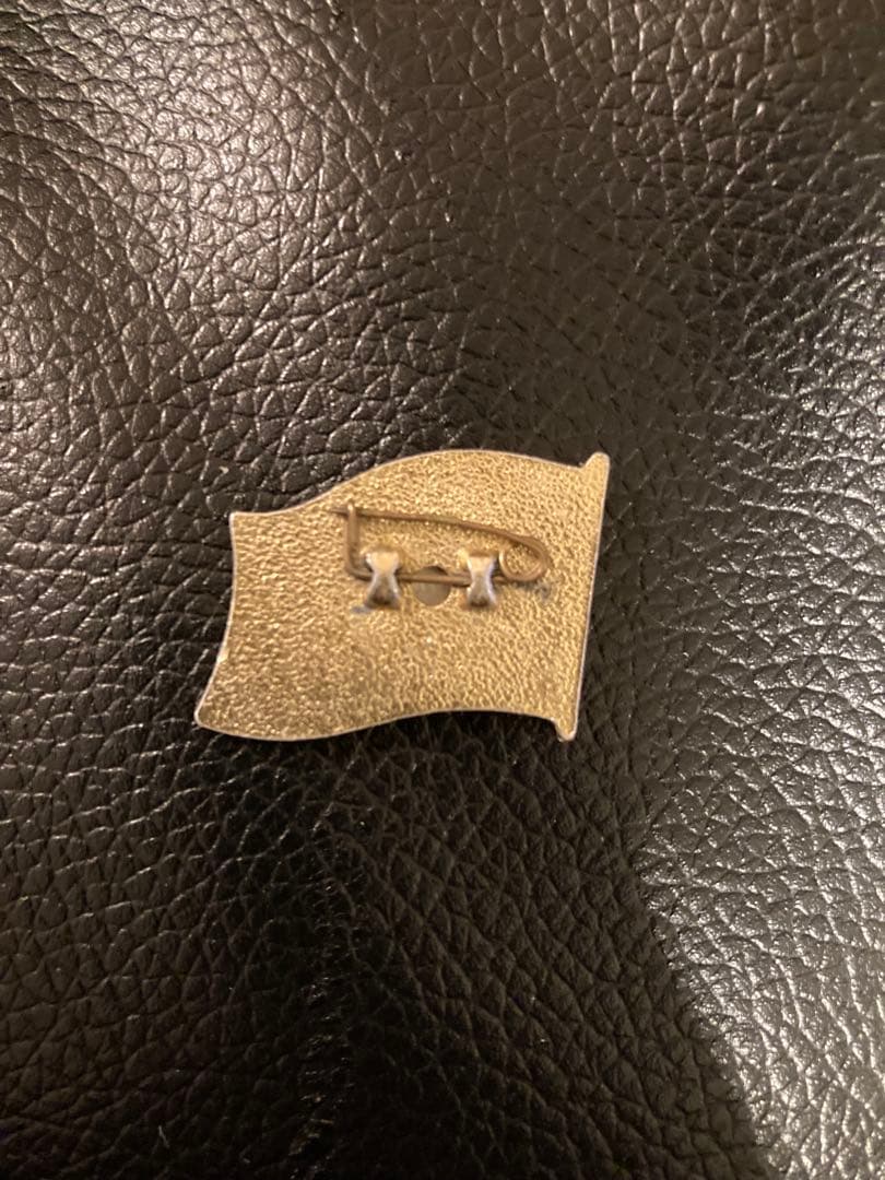 北朝鮮 ピンバッジ 2つセット