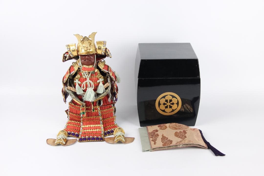 明治 谷本要助作 武者 赤糸威 金色兜 蝙蝠男面 鎧飾り 共箱 EG1-08