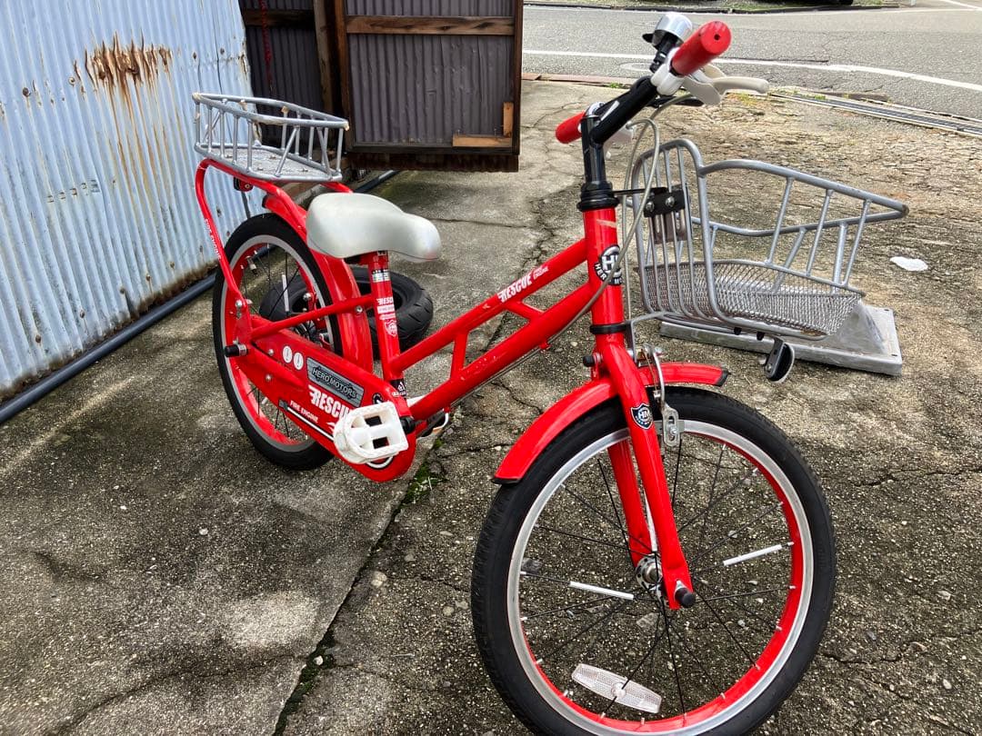 赤い子供用自転車 ジュニアシティバイク