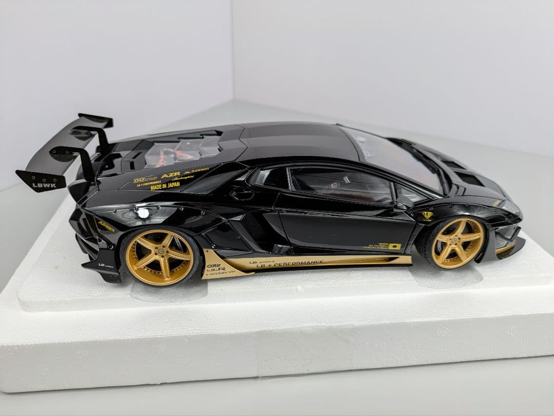 1/18　ミニカー ランボルギーニ　アヴェンタドール リバティウォーク Aa