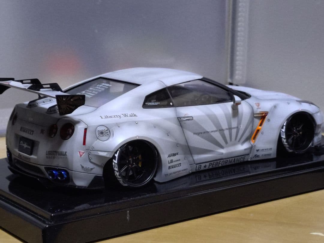 1/24 プラモデル完成品 R35 GT-R リバティーウォーク 戦闘機カラー