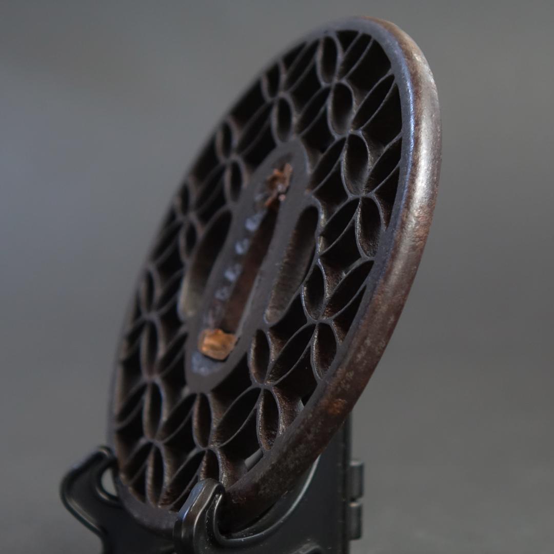 鍔 鐔 刀装具 武具 骨董【京透 七宝文様透鍔】(鍔箱付き)