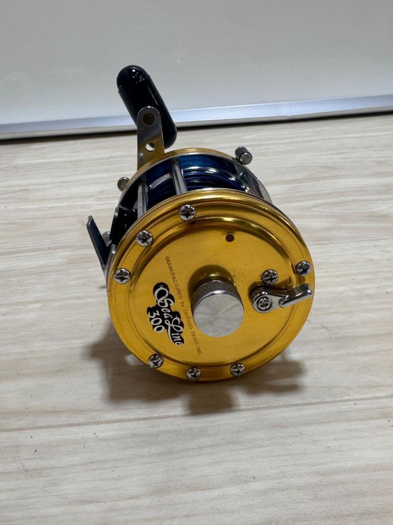 Sealine 両軸リール 300モデル 金色と青色