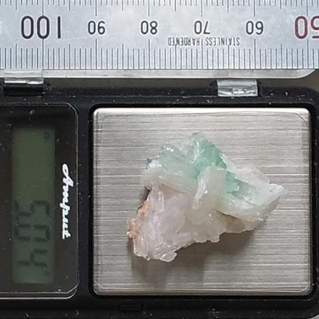5.04g　グリーンアポフィライト　鉱物標本　アポフィライト　共生鉱物