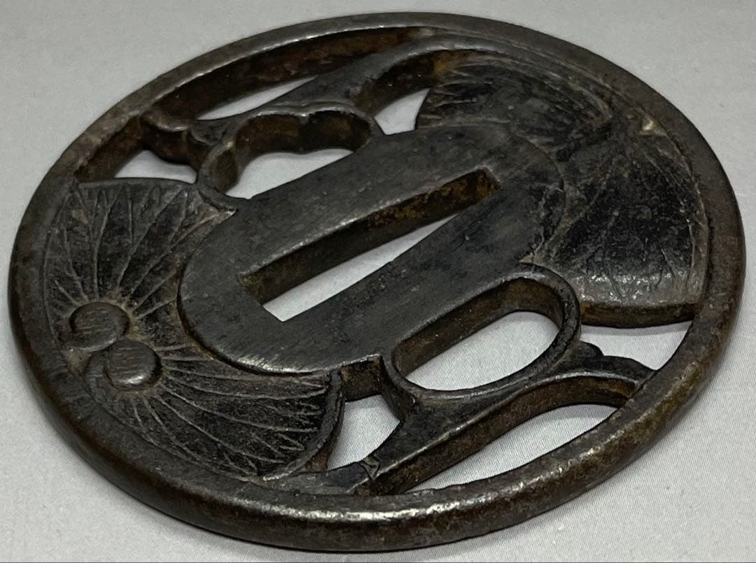 鍔　2枚　越前住記内　在銘　鉄地　象嵌　刀装具　武具　箱付　e2431