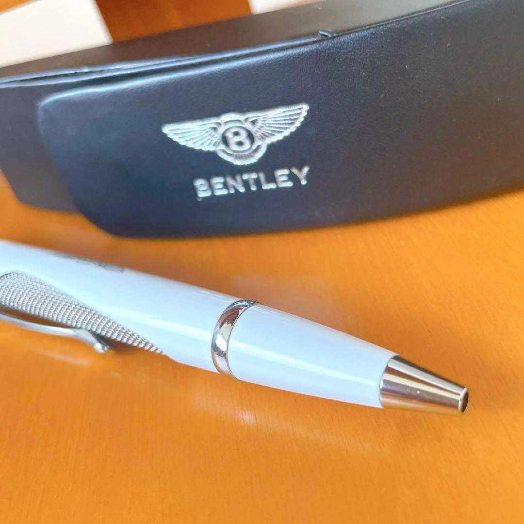 ☆未使用☆BENTLEY ホワイト ×シルバーカラー　ボールペン ケース付き