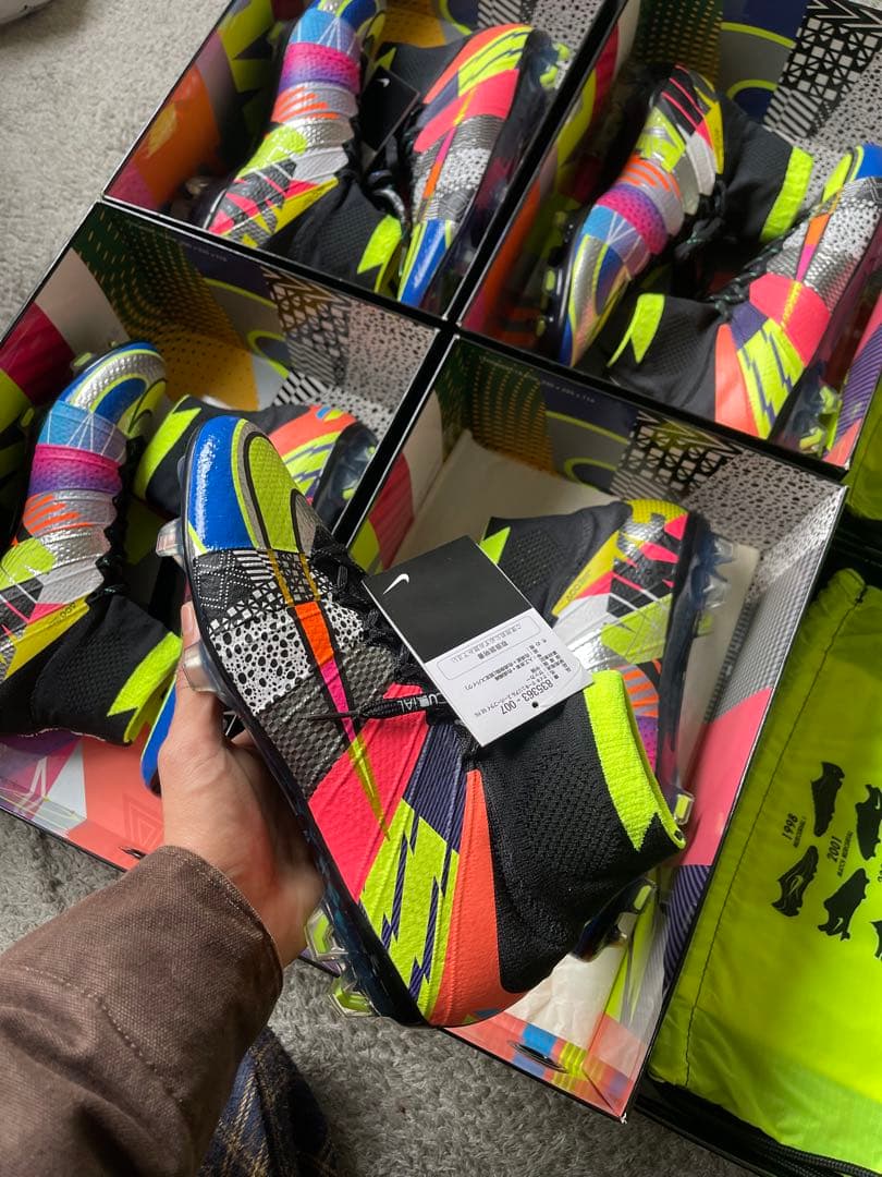 激レア 世界三千足限定 サッカー スパイク ワットザマーキュリアルFG