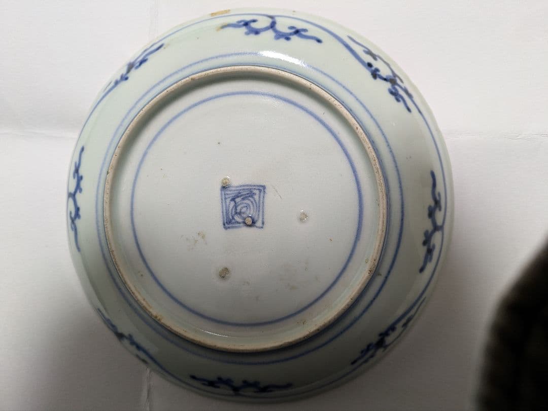 江戸中期、古伊万里『染付菊松竹梅文中皿』藍柿右衛門、銘「二重角渦福」、合せ箱付