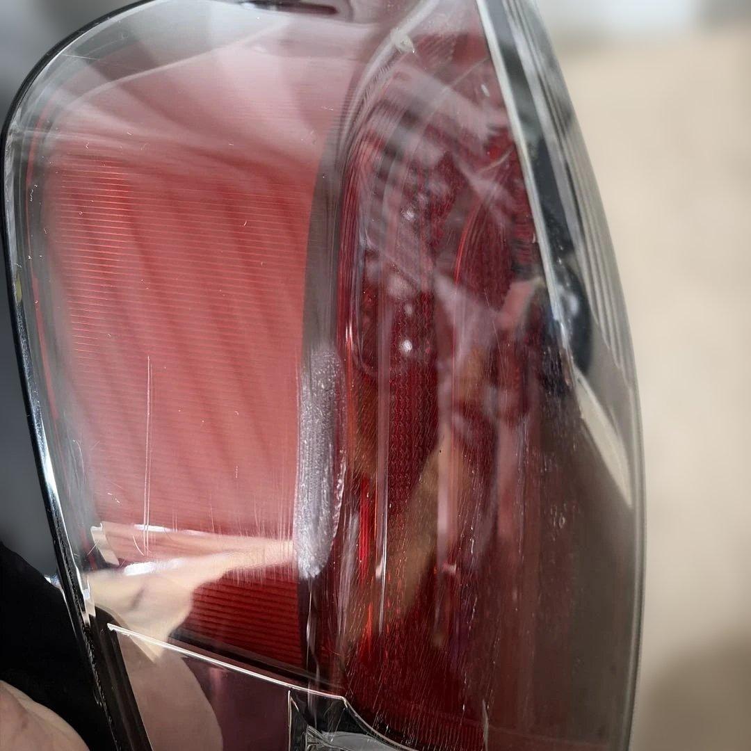 アクア NHP10 左テールライト