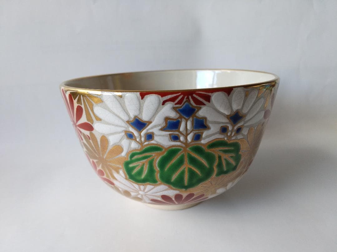 京焼 加藤松香 菊桐絵 茶碗 茶道具 共箱 新品 未使用 保管品 です。