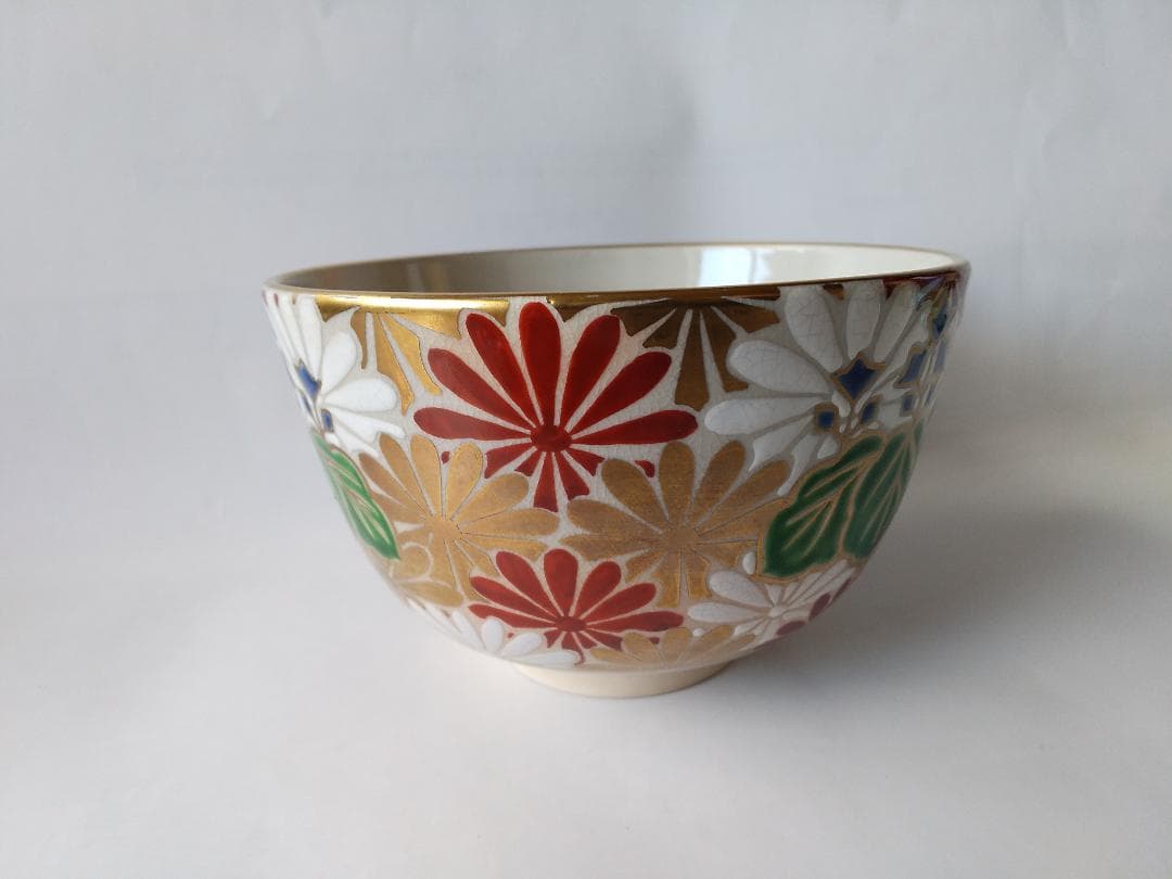 京焼 加藤松香 菊桐絵 茶碗 茶道具 共箱 新品 未使用 保管品 です。