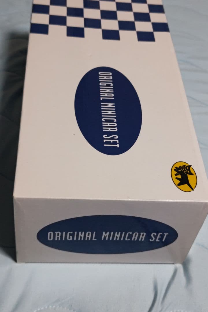 ヤマト運輸　ミニカー5台セット　ディスプレイケース付き　非売品