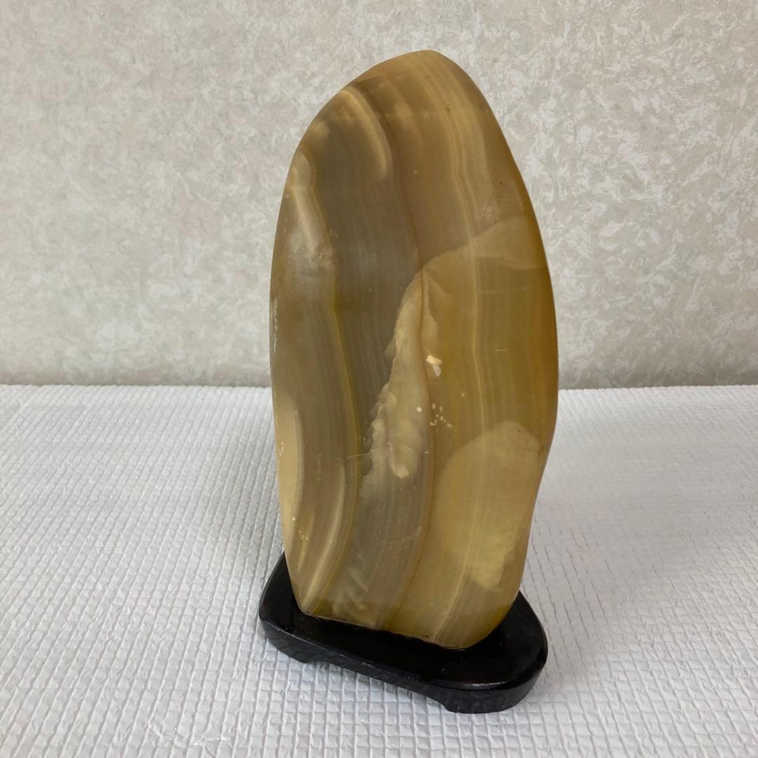 天然石 瑪瑙 黄色縞模様 水石 置物 オニキス 飾り石 古美術品 台座付き
