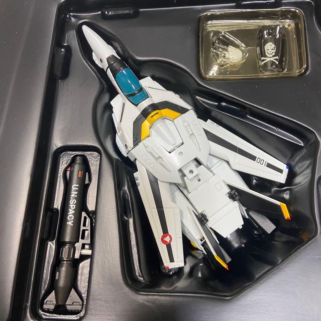 レア　中身美品リボルテック マクロス 三段変形バルキリー VF-1S フィギュア