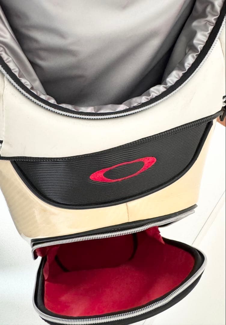 ゴルフバッグ　キャディバッグ　オークリー　ホワイト