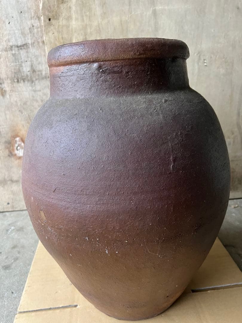 美しい古美蔵から釉薬のプチプチしたかなり雰囲気のある壺