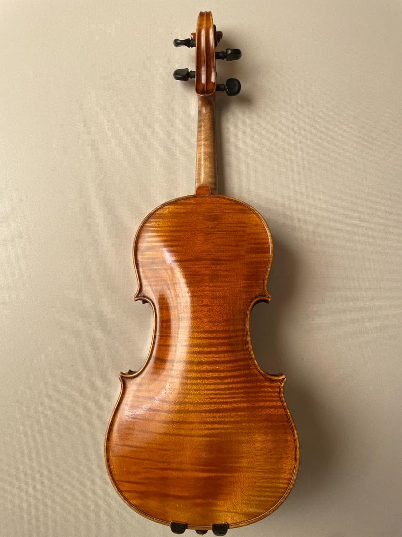 ドイツ製 バイオリン 美しいワンピースバック ４／４サイズ 駒調整済み