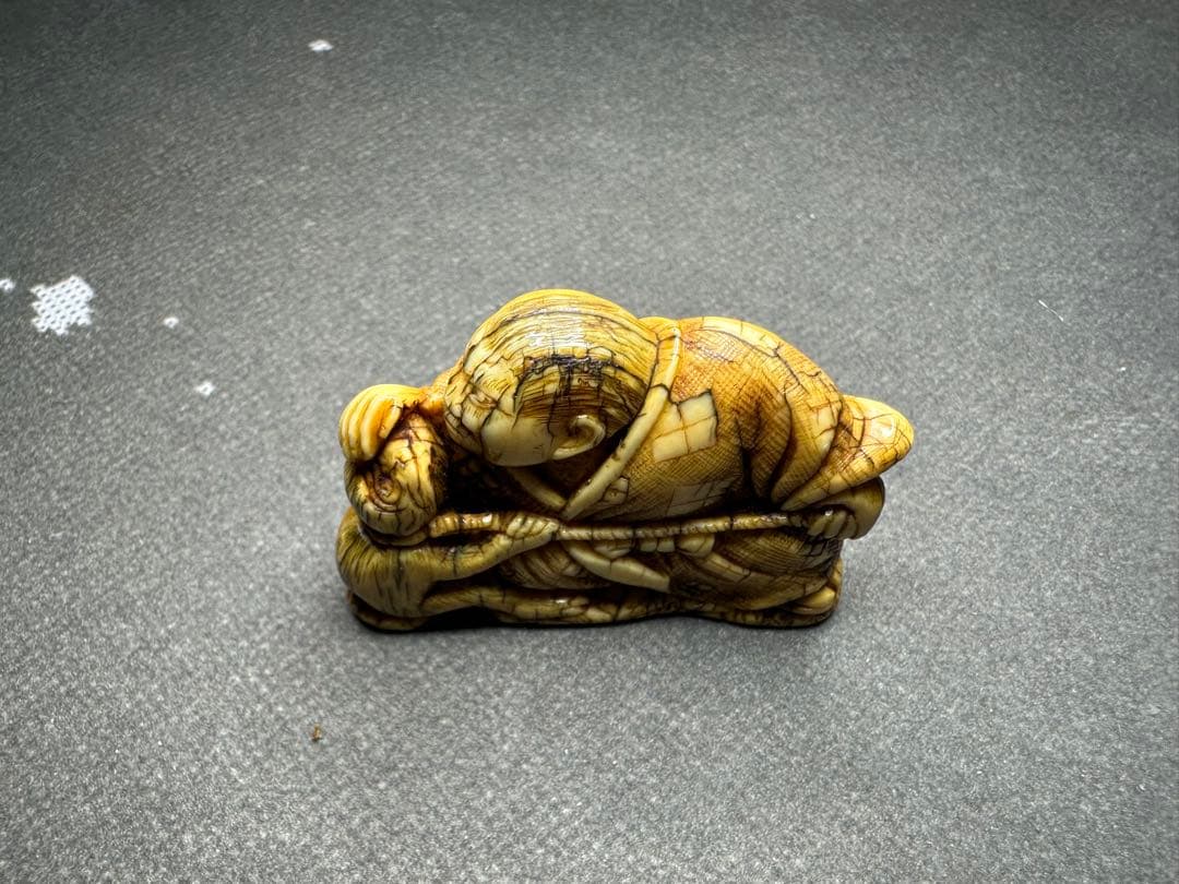 極上　根付　天然素材　アンティーク　和彫　置物　骨董　飾り物　古美術品細密細工