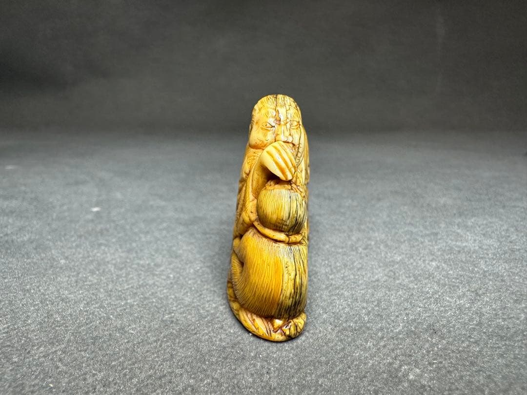極上　根付　天然素材　アンティーク　和彫　置物　骨董　飾り物　古美術品細密細工