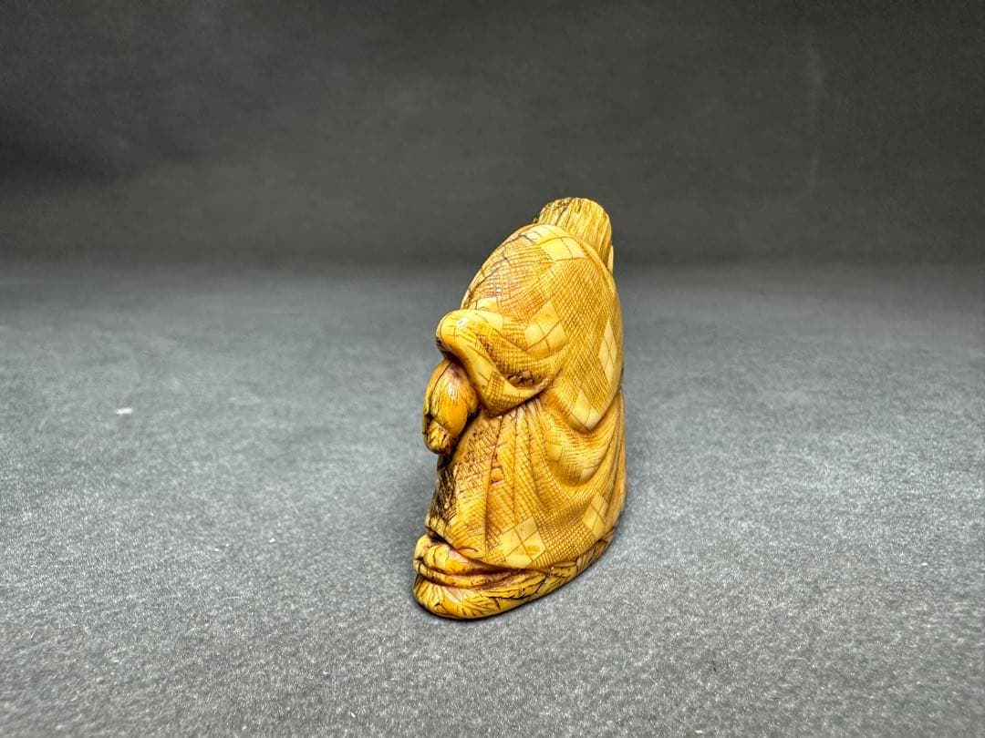 極上　根付　天然素材　アンティーク　和彫　置物　骨董　飾り物　古美術品細密細工