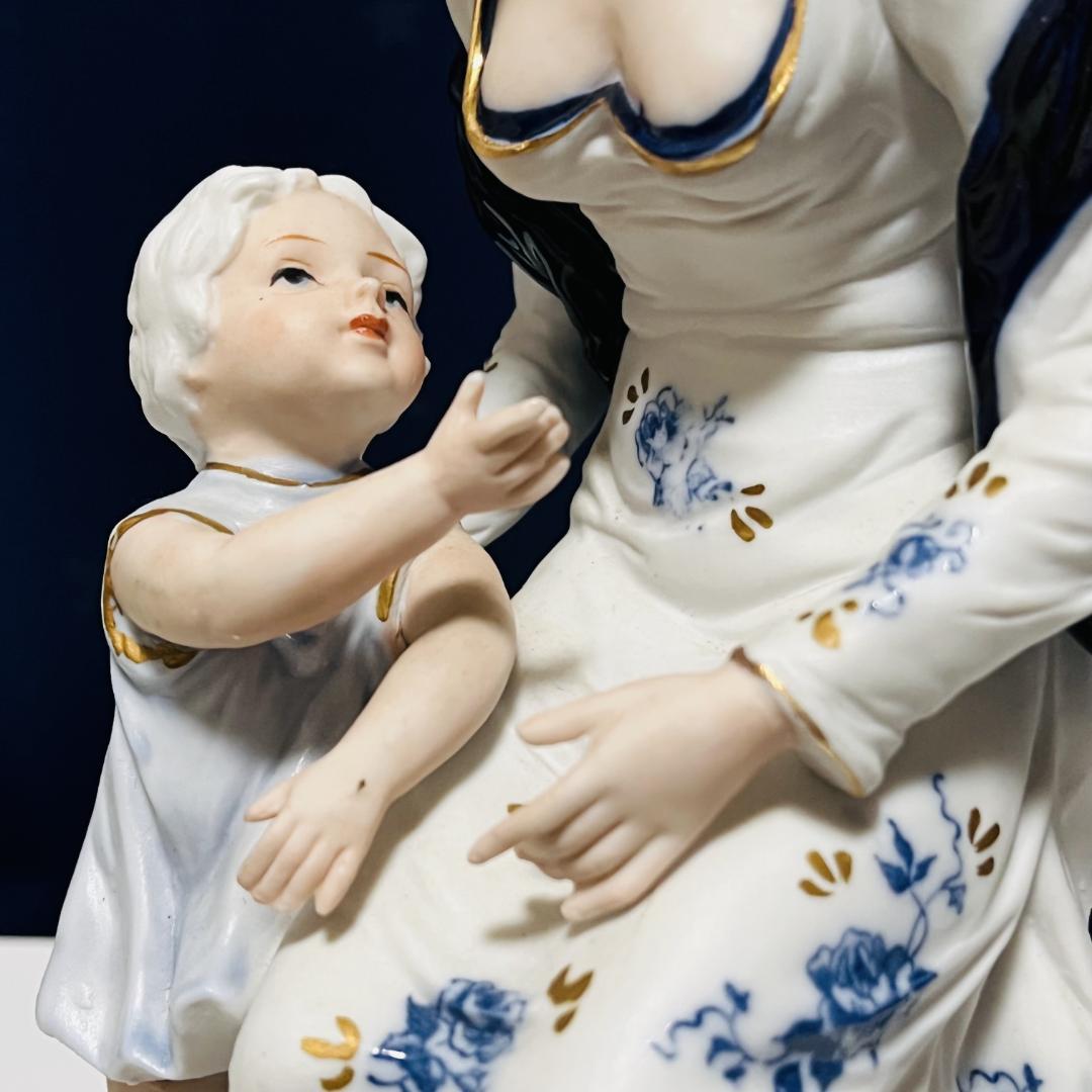  Crown 陶磁器 英国アンティーク・西洋磁器 母と子供 置物