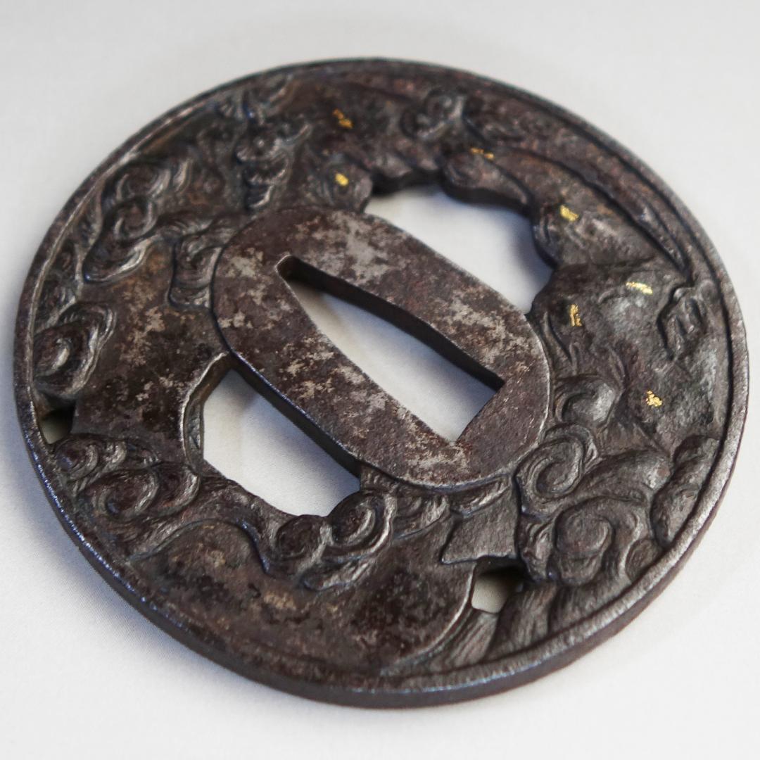 【岩窟賢人巻物図鍔 銅象嵌】 鍔 鐔 鉄地 刀装具 日本刀 武具 江戸 骨董