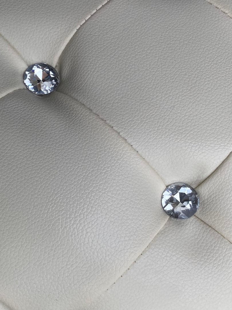 豪華なキラキラ♦️大粒ビジュー♦️高級 ホワイト スツール♦️オットマンにも♦️送料込