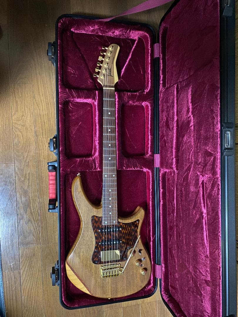 Varita Walnut Beans ケースは別のソフトケースになります。