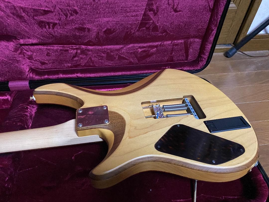 Varita Walnut Beans ケースは別のソフトケースになります。